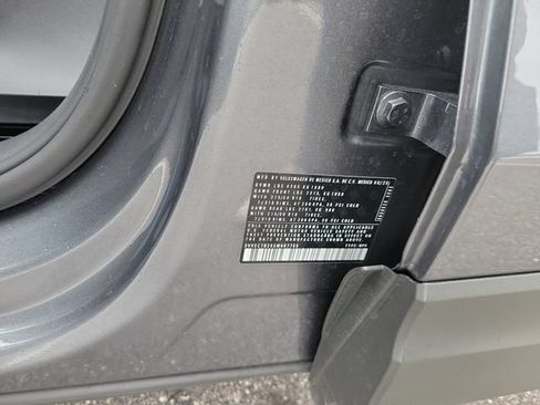 Certified 2025 Volkswagen Taos SE FWD image 32