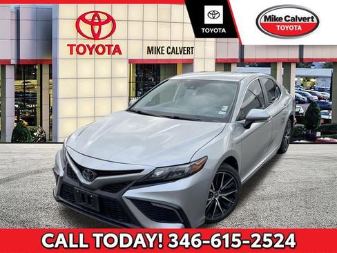 Used 2024 Toyota Camry SE image 1