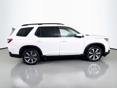 Used 2025 Honda Pilot Elite image 4