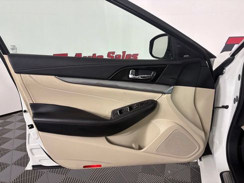 Used 2020 Nissan Maxima 3.5 SL w/ Floor Mat Group FWD image 12