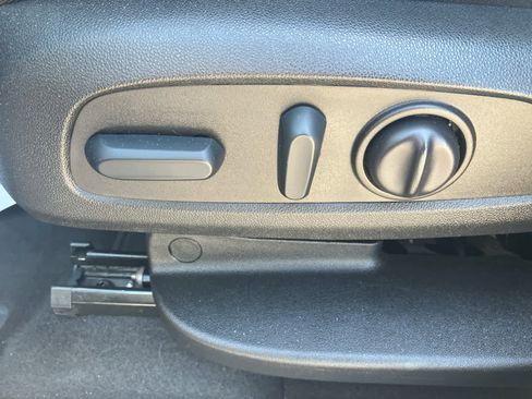 Used 2022 Chevrolet Equinox LS w/ LS Convenience Package FWD image 11