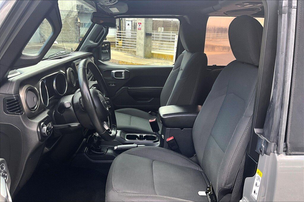 Used 2019 Jeep Wrangler Sport AWD/4WD image 14