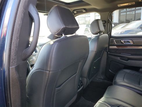 Used 2017 Ford Explorer Platinum image 16