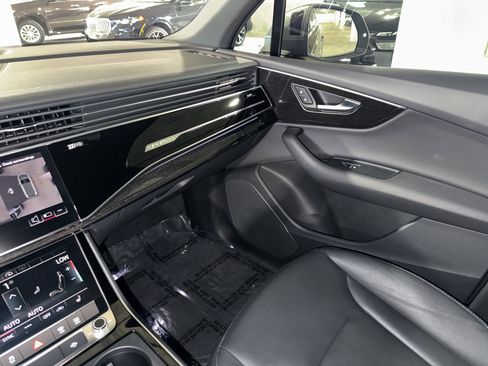 Used 2025 Audi Q7 2.0T Premium w/ Convenience Package image 29
