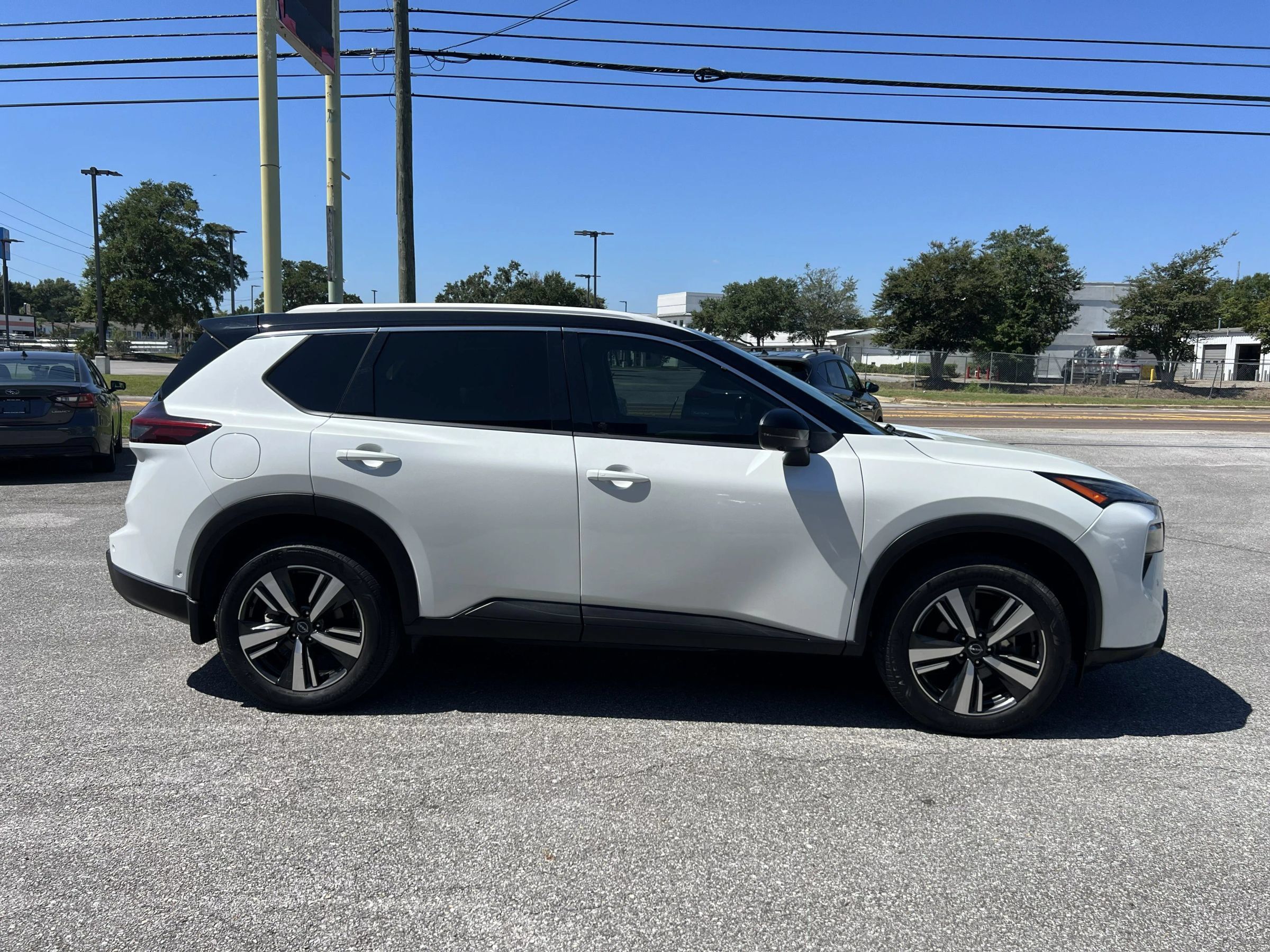 Used 2024 Nissan Rogue SL w/ SL Premium Package FWD image 4