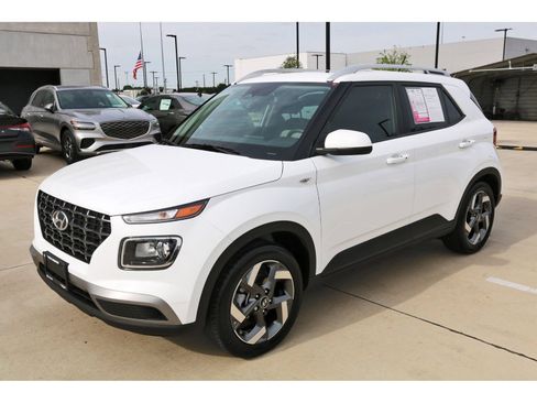 Certified 2025 Hyundai Venue SEL FWD image 3