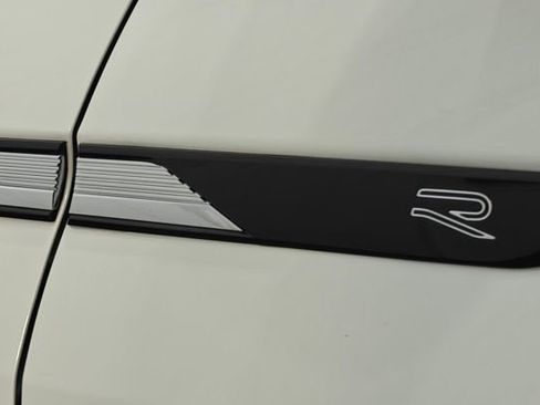 Used 2024 Volkswagen Tiguan SE R-Line image 58