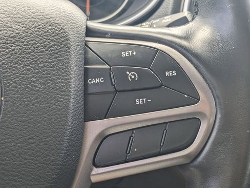 Used 2021 Jeep Cherokee Latitude Lux w/ Comfort/Convenience Group image 22