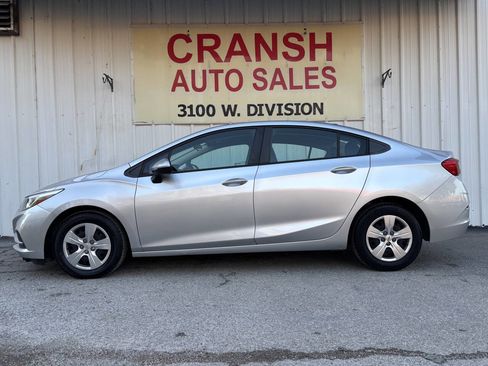 Used 2018 Chevrolet Cruze LS image 6