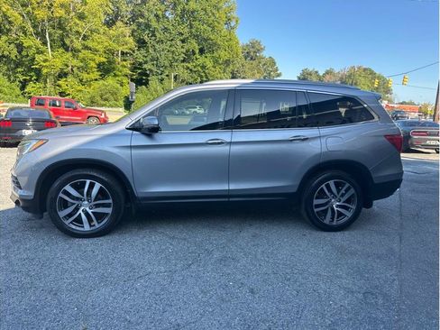 Used 2017 Honda Pilot Touring image 4