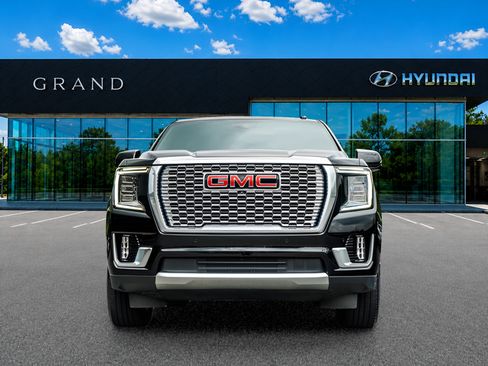 Used 2024 GMC Yukon XL Denali AWD/4WD image 9