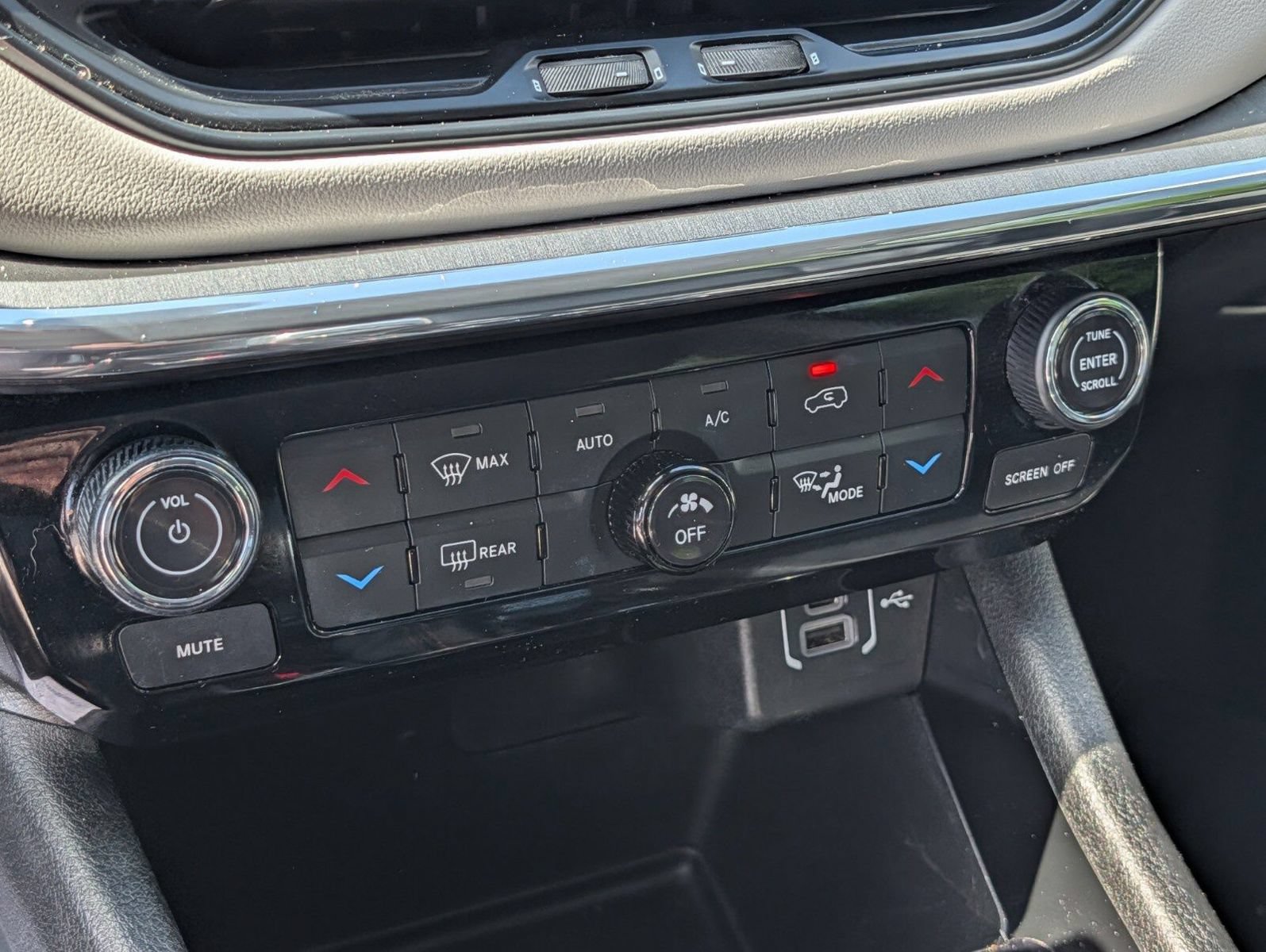 Used 2022 Jeep Compass Limited AWD/4WD image 8