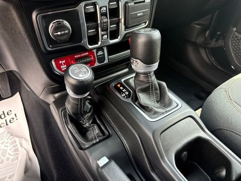 Used 2024 Jeep Wrangler Unlimited AWD/4WD image 19