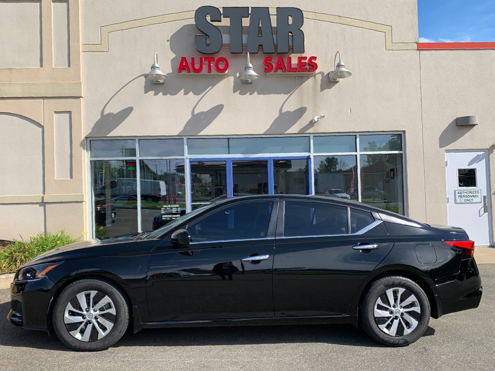 Used 2023 Nissan Altima 2.5 S FWD image 4