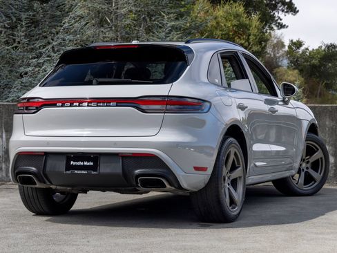 Certified 2025 Porsche Macan AWD/4WD image 11