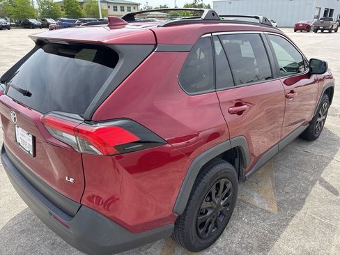 Used 2020 Toyota RAV4 LE image 7