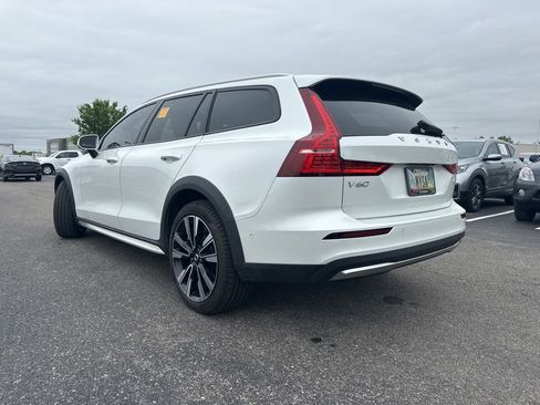 Used 2025 Volvo V60 B5 Cross Country Ultra w/ Climate Package AWD/4WD image 10
