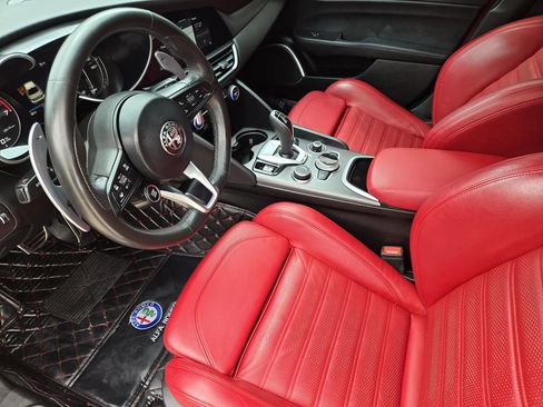 Used 2022 Alfa Romeo Giulia Veloce RWD image 18