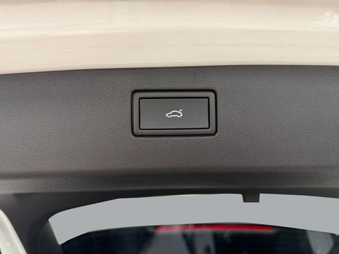 New 2025 Volkswagen Tiguan SE R-Line image 10