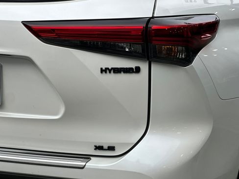 Used 2021 Toyota Highlander XLE AWD/4WD image 28