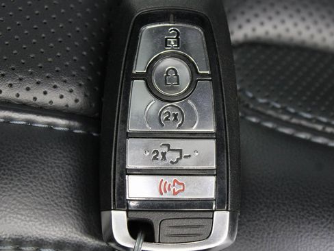 Used 2025 Ford F450 Platinum w/ FX4 Off-Road Package image 79