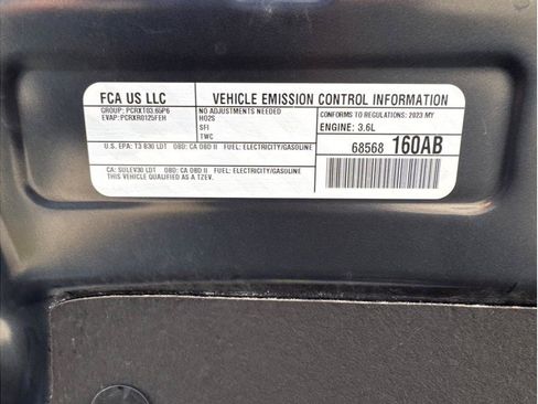 Used 2023 Chrysler Pacifica Limited FWD image 50