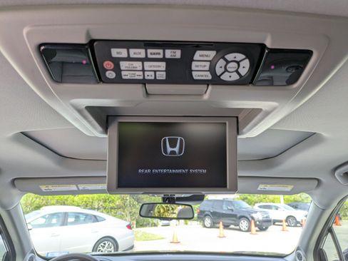 Used 2018 Honda Pilot Elite image 16