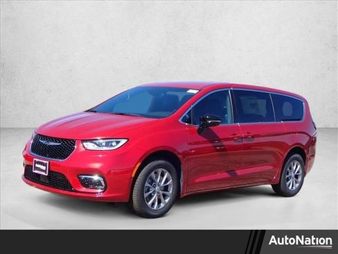 New 2026 Chrysler Pacifica Select image 1