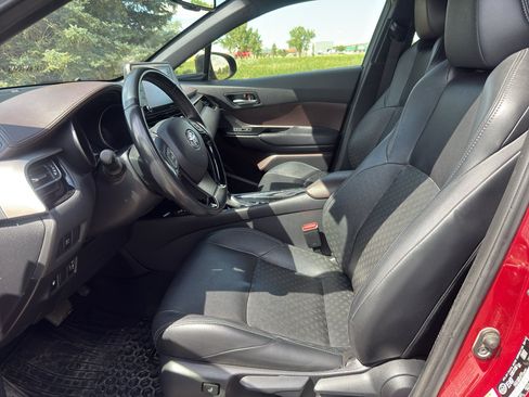 Used 2019 Toyota C-HR Limited FWD image 10