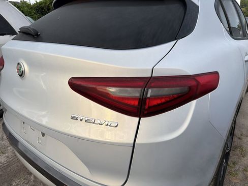 Used 2022 Alfa Romeo Stelvio Ti AWD/4WD image 10