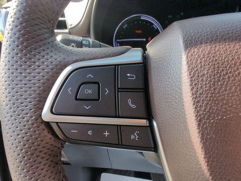 Certified 2023 Toyota Sienna Platinum image 19