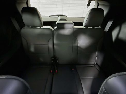 Used 2025 Buick Enclave Preferred FWD image 27