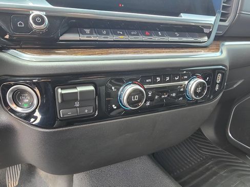 Used 2025 GMC Sierra 2500 SLE w/ SLE Value Package; AWD/4WD image 18