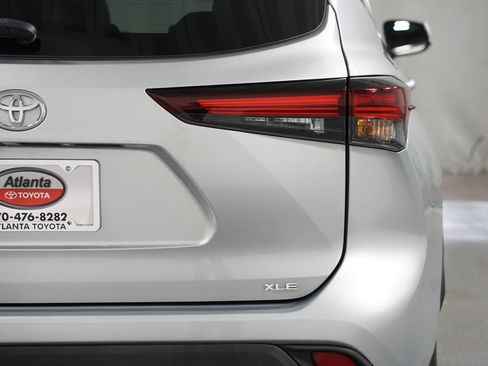 Certified 2024 Toyota Highlander XLE FWD image 10