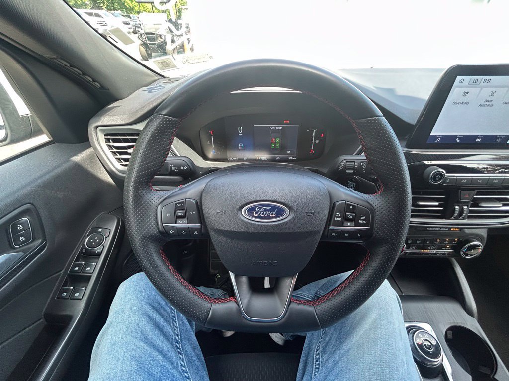 Used 2025 Ford Escape ST-Line Select AWD/4WD image 16