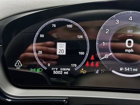 Certified 2025 Porsche Cayenne AWD/4WD image 31
