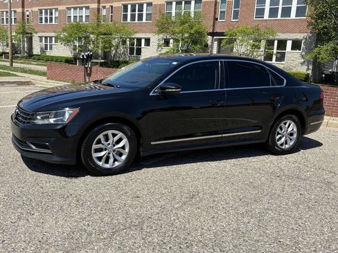Used 2016 Volkswagen Passat 1.8T S image 9