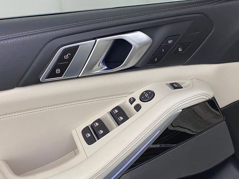 Used 2021 BMW X5 M50i image 24