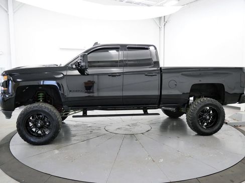 Used 2019 Chevrolet Silverado 1500 Custom w/ Custom Convenience Package AWD/4WD image 4