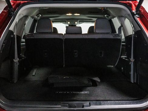 Used 2023 Toyota Highlander XLE FWD image 28