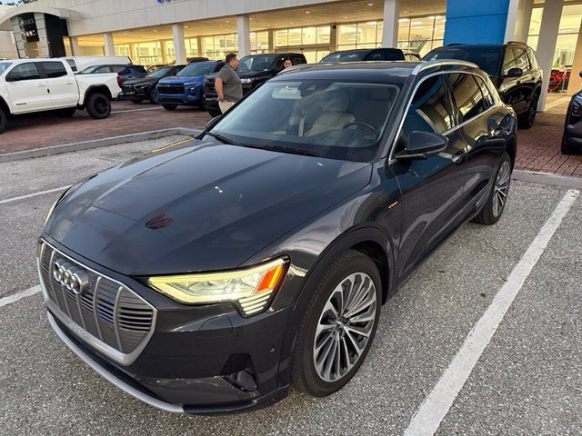 Used 2019 Audi e-tron Prestige w/ Prestige Package AWD/4WD image 1