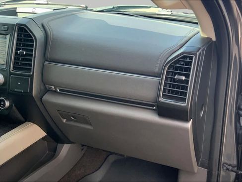 Used 2018 Ford Expedition Limited RWD image 19