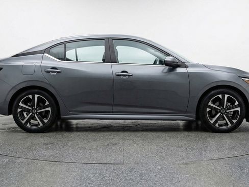 Used 2025 Nissan Sentra SV image 11