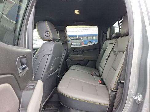 Used 2025 Chevrolet Colorado ZR2 w/ Technology Package image 10