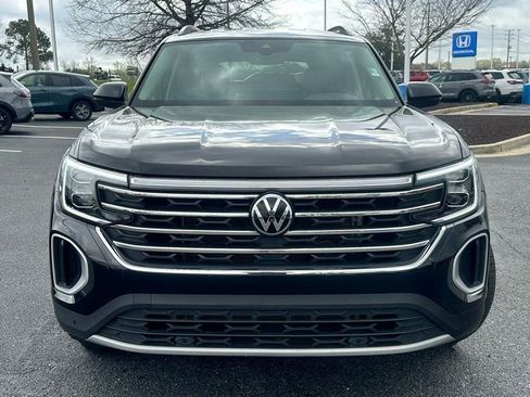 Used 2025 Volkswagen Atlas SE image 2