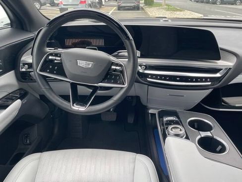 Certified 2024 Cadillac Lyriq Luxury AWD/4WD image 5