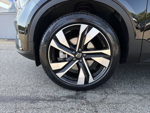 Certified 2023 Volvo XC40 B5 Ultimate w/ Climate Package AWD/4WD image 10