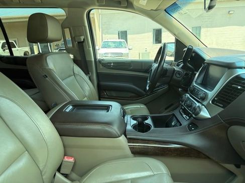 Used 2019 Chevrolet Suburban LT RWD image 2