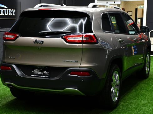 Used 2016 Jeep Cherokee Limited w/ Technology Group AWD/4WD image 8