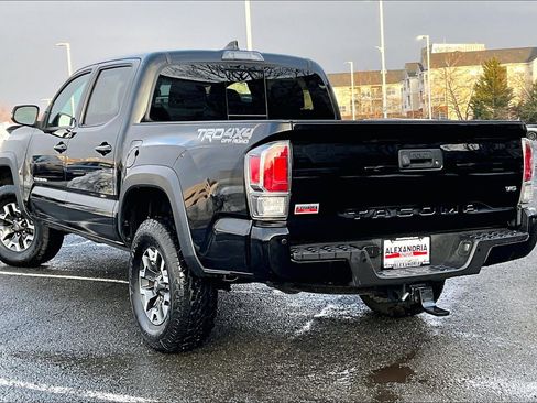 Used 2020 Toyota Tacoma TRD Off-Road w/ Technology Package image 11